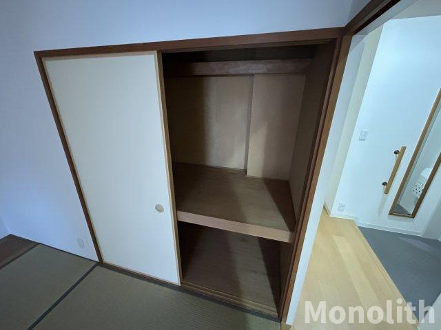 和泉市鶴山台３丁目の賃貸マンションの収納