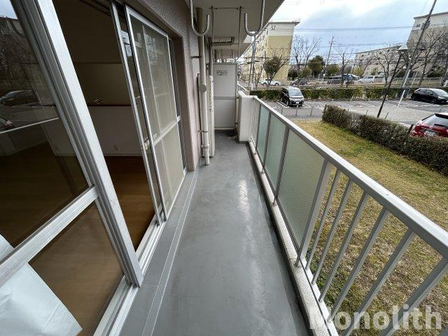 和泉市鶴山台３丁目の賃貸マンションのバルコニー