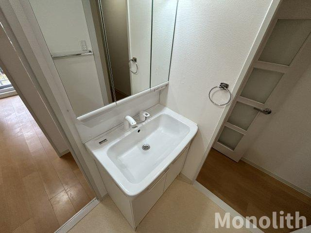 和泉市鶴山台３丁目の賃貸マンションの洗面所