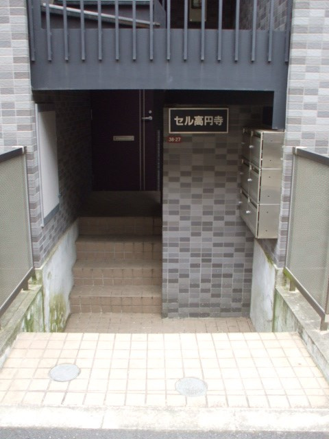 セル高円寺のエントランス