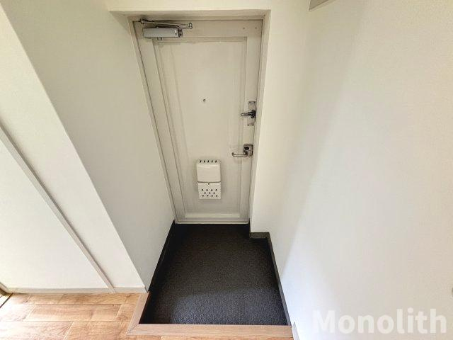 鶴山台36号棟の玄関