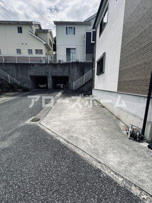 【駐車場】 | 舞子坂4丁目戸建て | ※室内リフォーム前です
