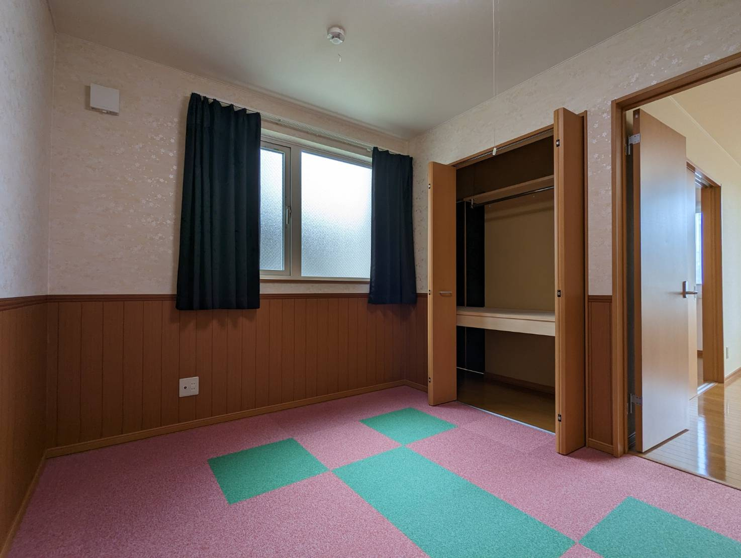 エコハウス幸の洋室