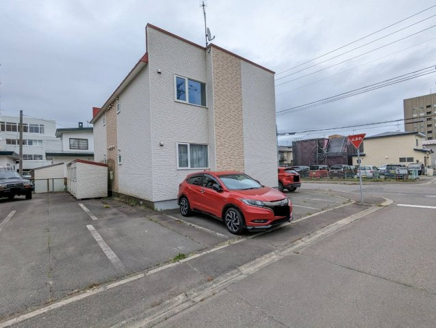 エコハウス幸の駐車場