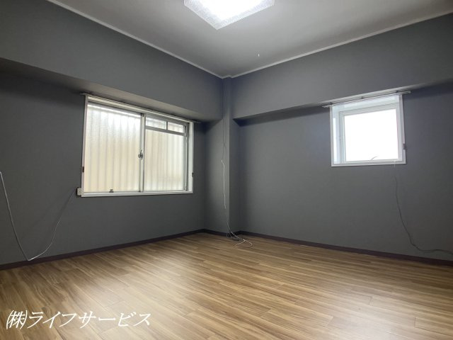 【洋室】 | 新大阪ファイナンスA・B棟 | 洋室約7帖/収納