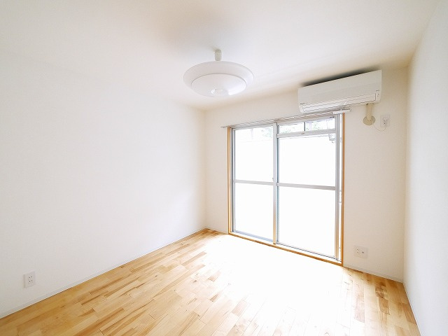 シティパレス21西大寺P-1の洋室|落ち着いた色調の洋室です