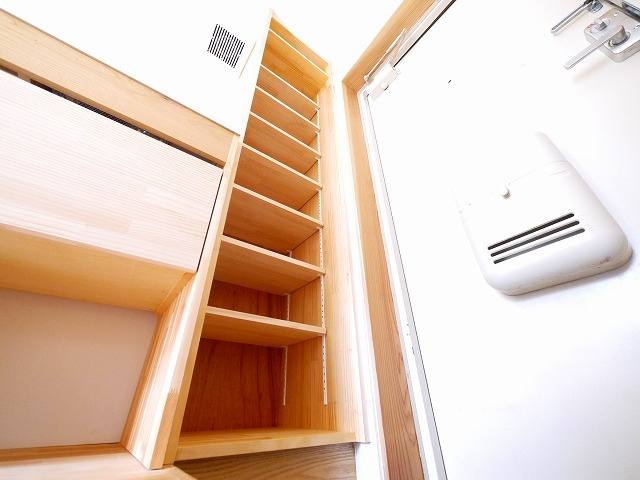 シティパレス21西大寺P-1の収納|小物を収納するのに便利です