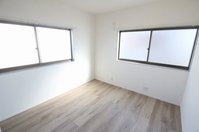 壬生町安塚の洋室|2階北東側の洋室