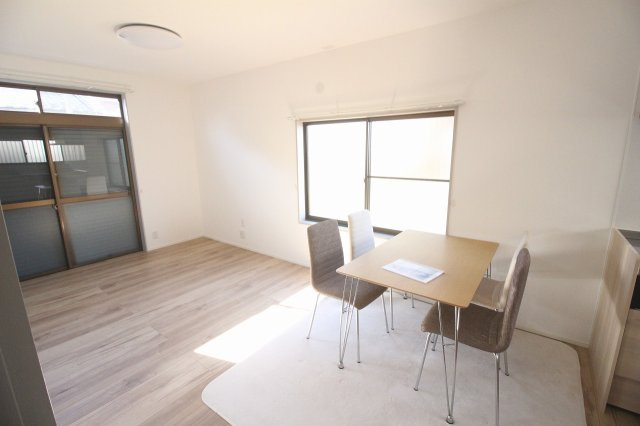 壬生町安塚の居間・リビング|二面採光で明るいリビングダイニングです！