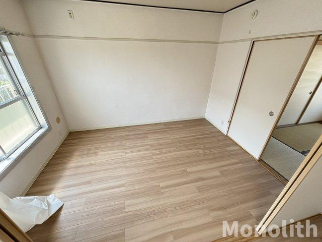 鶴山台37号棟の洋室