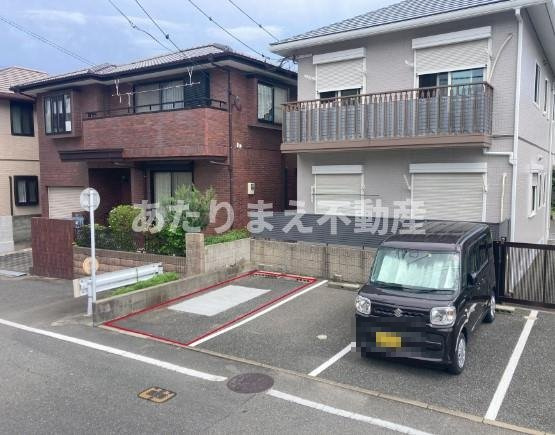 愛宕南ハウスの駐車場