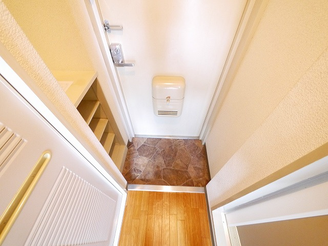 シティパレス21西大寺Part1の玄関|収納もある玄関です