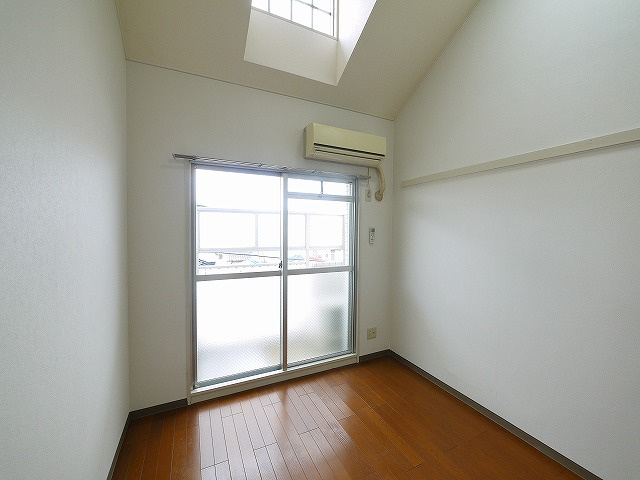 シティパレス21西大寺Part1の洋室|広々とした洋室です