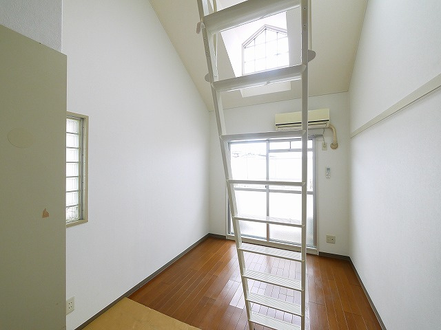 シティパレス21西大寺Part1の洋室|個人の部屋や寝室として使える洋室です