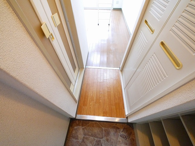 シティパレス21西大寺Part1の玄関|ゆったりとした玄関です