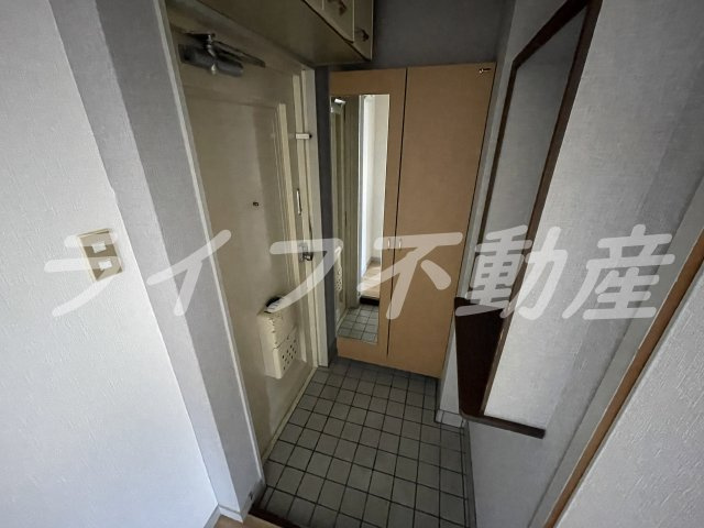 サンライフ若江東の玄関|収納もある玄関です