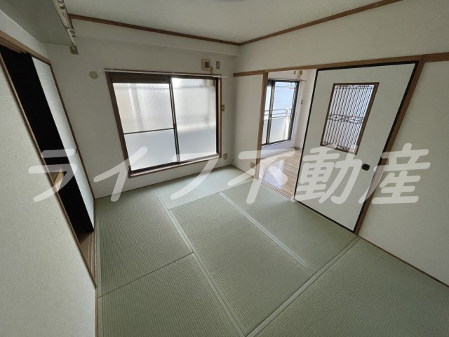 サンライフ若江東の寝室|広くて明るい寝室