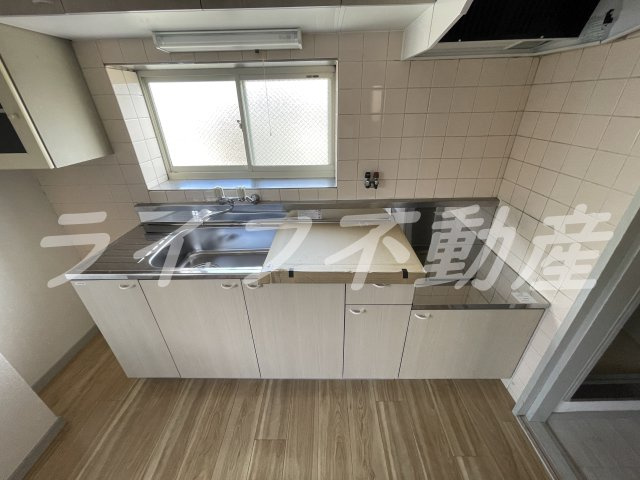 サンライフ若江東のキッチン|コンパクトなキッチンで掃除もラクラク