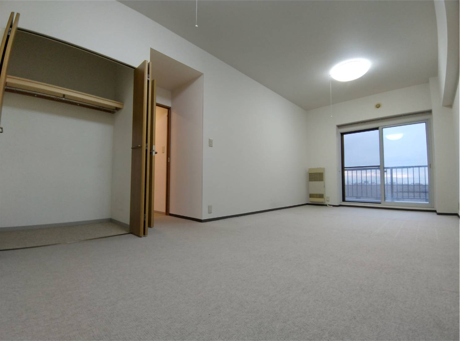 芦野マンションの洋室