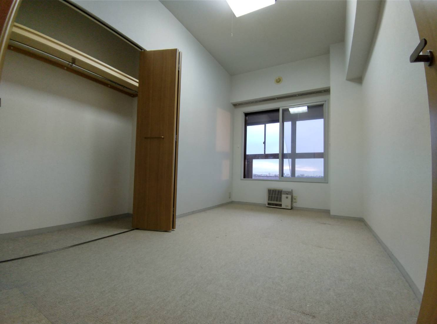 芦野マンションの洋室