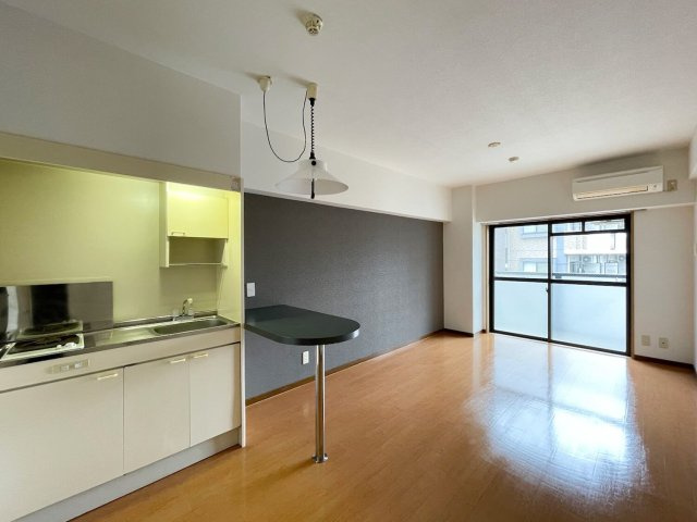 【洋室】 | パラッツオ春日 | 別号室の写真になります。現況優先。