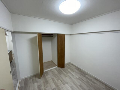 【収納】 | 日輝パークマンション | 共用廊下側居室、収納有