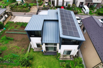 【外観】 | デザイナーズ中古住宅　太田市高林東町 | クリエーターの才を感じるシャープなフォルムの邸宅