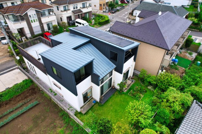 【外観】 | デザイナーズ中古住宅　太田市高林東町 | 南側にはプライベート感のあるお庭もございます