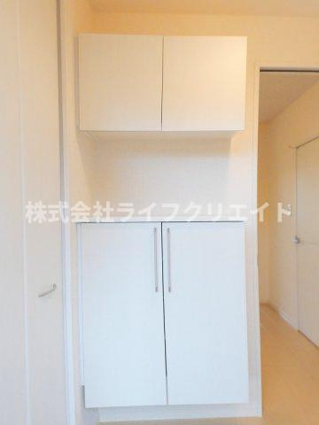 ホワイトミーティアAの玄関