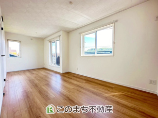 【洋室】 | 鹿沼市栄町モデルハウス　1号棟 | 陽光がふんだんに降り注ぐお部屋です。陽だまりの空間で、プライベートなお家時間も快適にお過ごしいただけます♪
