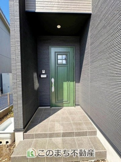 【玄関】 | 鹿沼市栄町モデルハウス　1号棟 | 玄関周りは家の顔！スタイリッシュな玄関が特徴です！
