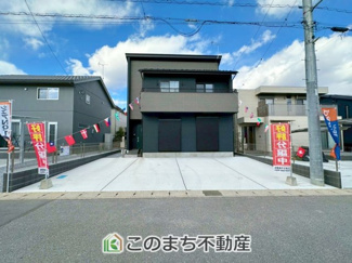 【駐車場】 | 鹿沼市栄町モデルハウス　1号棟 | お車は並列３台らくらく駐車可能です☆