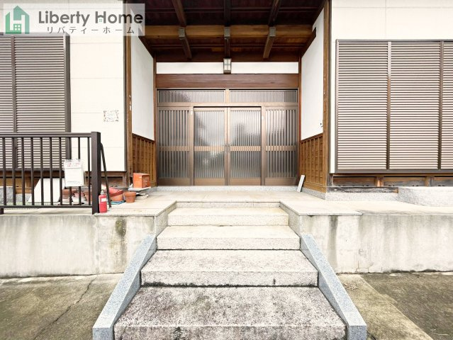 つくば市小沢　中古戸建のエントランス