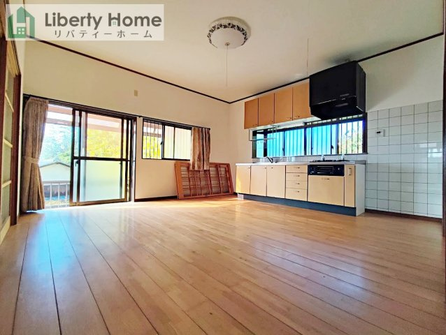 つくば市小沢　中古戸建の居間・リビング