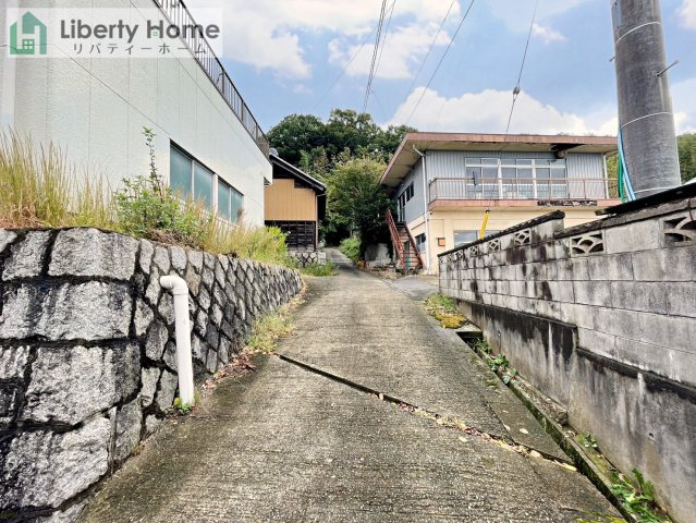 つくば市小沢　中古戸建の前面道路含む現地写真