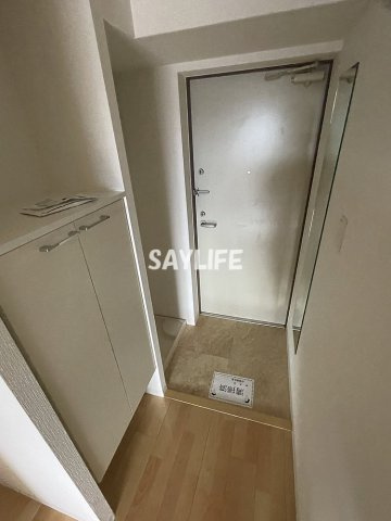 TLRレジデンス高井田の玄関