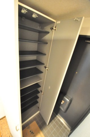 大阪市城東区新喜多東２丁目の賃貸マンションの玄関