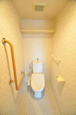 大阪市城東区新喜多東２丁目の賃貸マンションのトイレ