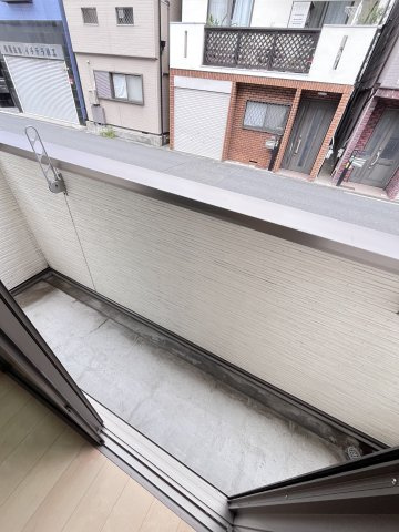 大阪市城東区新喜多東２丁目のアパートのバルコニー