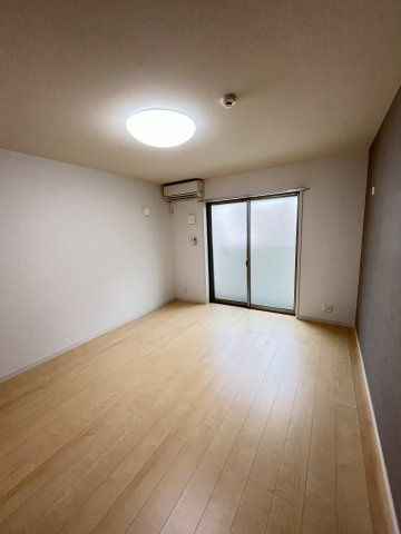 大阪市城東区新喜多東２丁目のアパートの居間・リビング