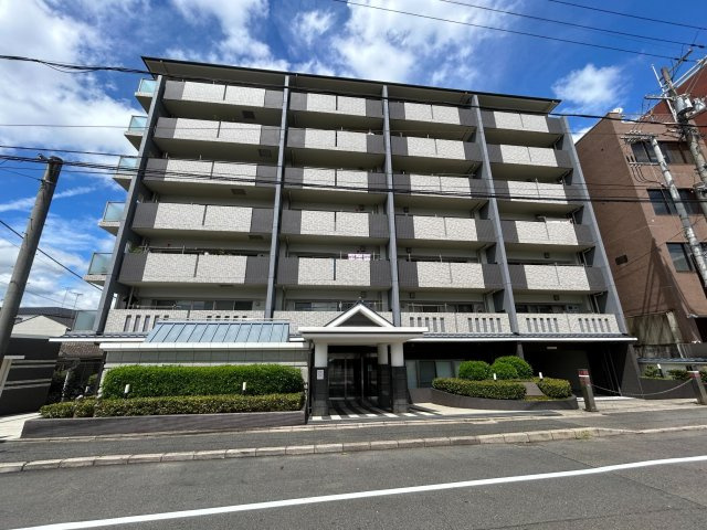 駅徒歩２分＆２沿線利用可能☆令和６年５月フルリフォーム完了☆収納充実３ＬＤＫ☆藤和三条山ノ内ホームズの外観|外観