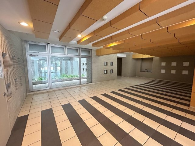 駅徒歩２分＆２沿線利用可能☆令和６年５月フルリフォーム完了☆収納充実３ＬＤＫ☆藤和三条山ノ内ホームズのエントランス|エントランス