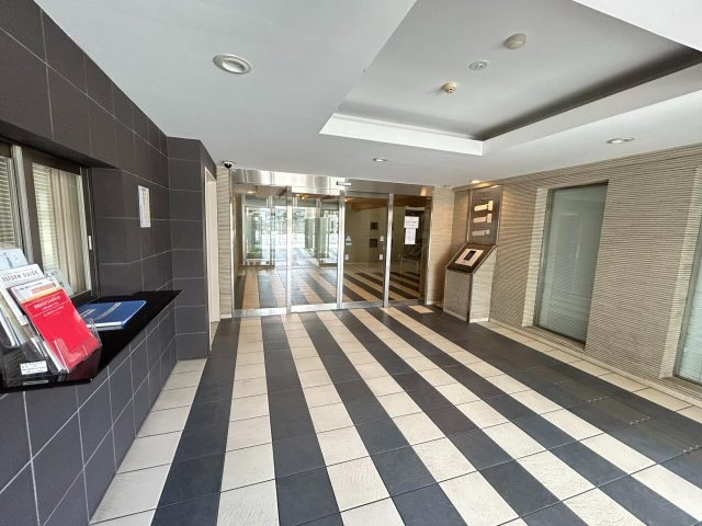 駅徒歩２分＆２沿線利用可能☆令和６年５月フルリフォーム完了☆収納充実３ＬＤＫ☆藤和三条山ノ内ホームズのエントランス|エントランス