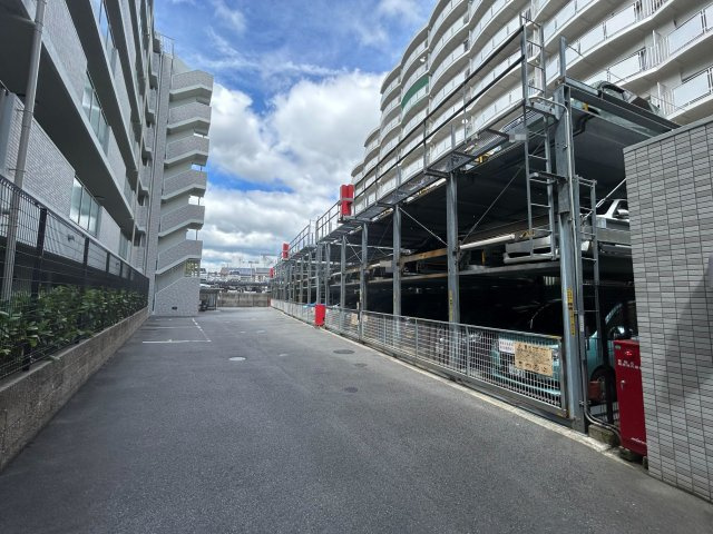 駅徒歩２分＆２沿線利用可能☆令和６年５月フルリフォーム完了☆収納充実３ＬＤＫ☆藤和三条山ノ内ホームズの駐車場|駐車場