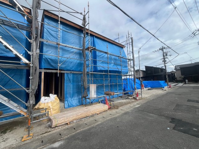 京阪本線『淀』駅まで徒歩８分♪お財布にも優しいオール電化４ＬＤＫ住宅◎伏見区淀下津町１期の外観|現況 建築中(令和６年１０月撮影)