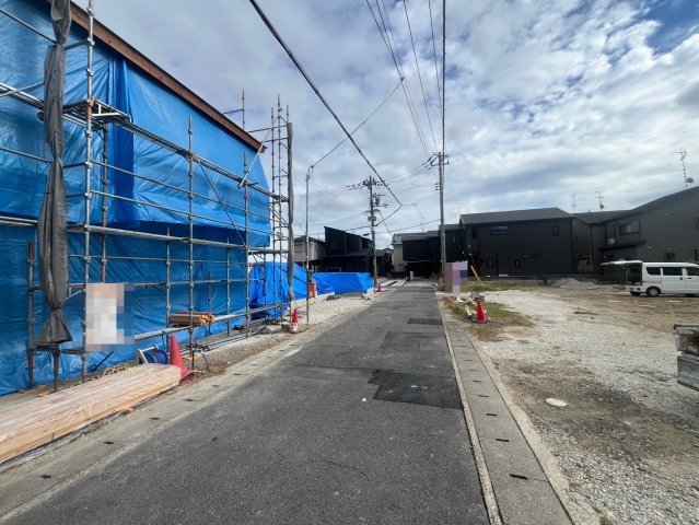 京阪本線『淀』駅まで徒歩８分♪お財布にも優しいオール電化４ＬＤＫ住宅◎伏見区淀下津町１期の前面道路含む現地写真|前道(令和６年１０月撮影)