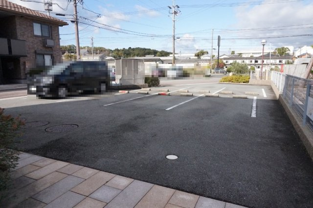 プレミール ボヌール　Dの駐車場