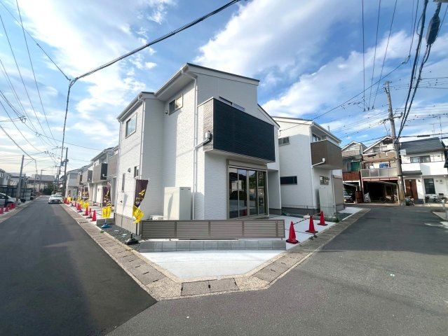 京阪本線『淀』駅まで徒歩８分♪お財布にも優しいオール電化４ＬＤＫ住宅◎伏見区淀下津町１期の前面道路含む現地写真|前道