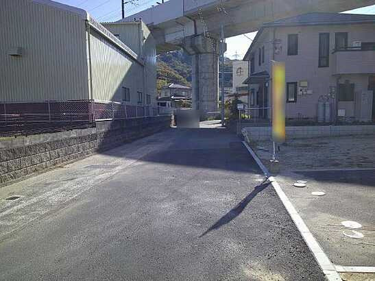 【前面道路含む現地写真】