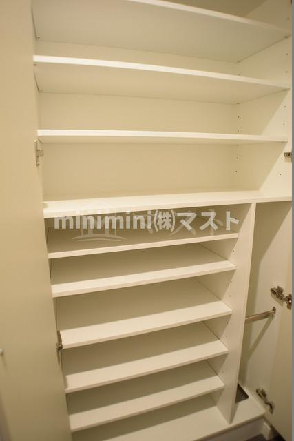 ＬＣ難波サウスゲートの玄関|玄関シューズボックス